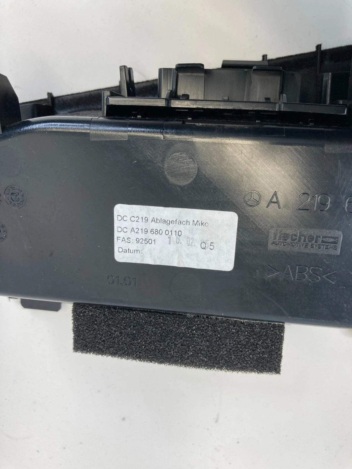 2006 MERCEDES-BENZ CLS500 FRONT CENTER CONSOLE ARMREST COMPARTMENT STORAGE TRAY
