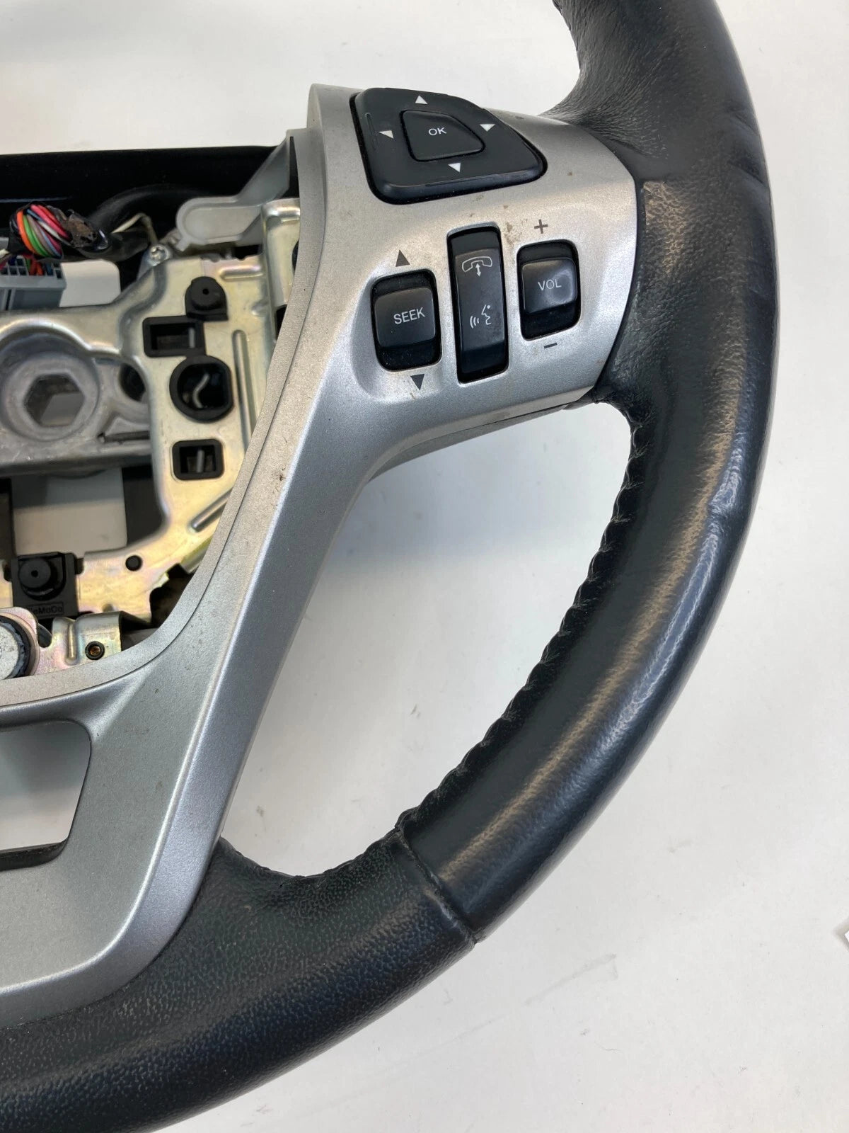 2013-2019 FORD TAURUS STEERING WHEEL W CONTROLS DG13-3F563-CE OEM