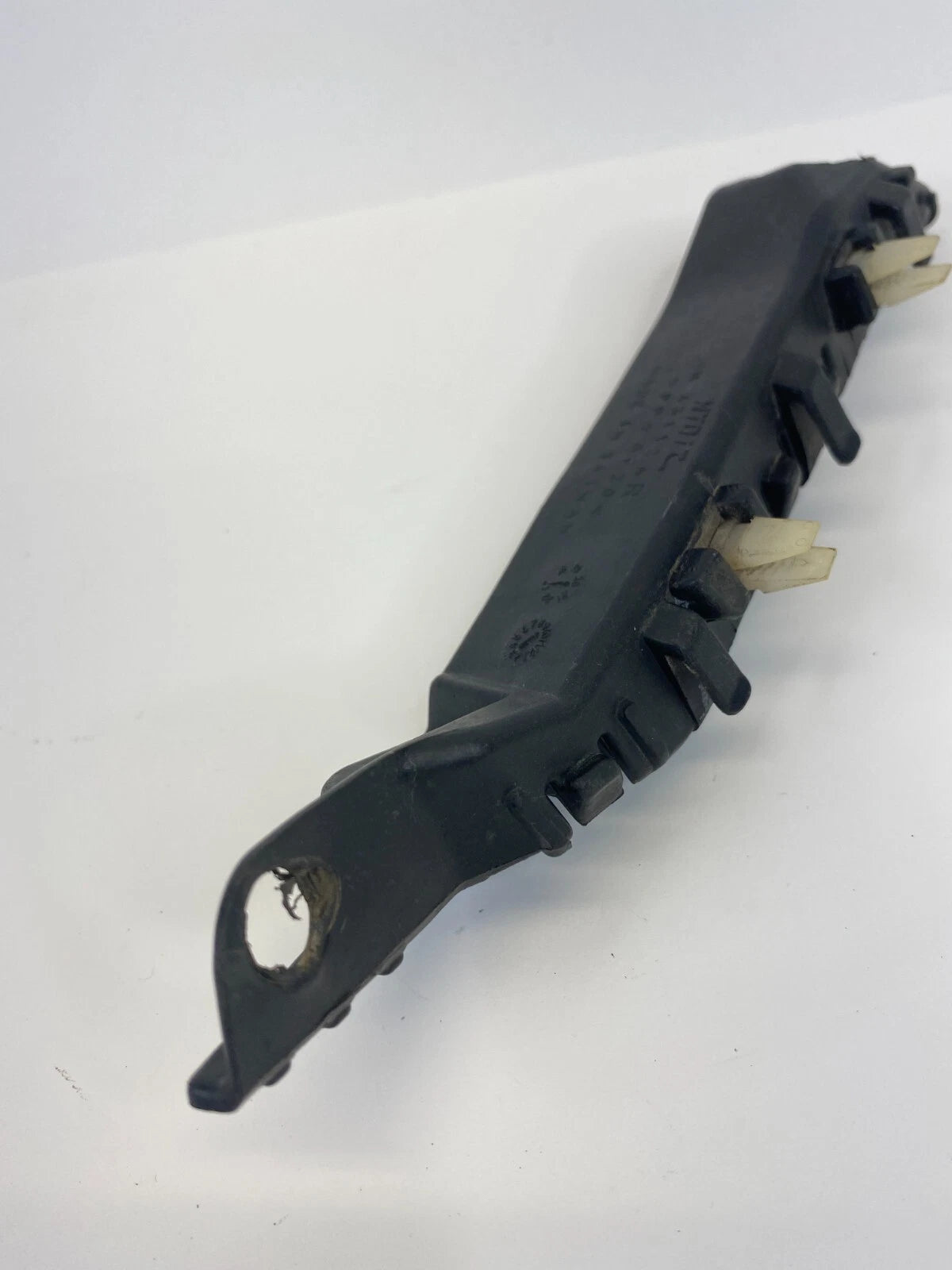 2011-2016 HYUNDAI ELANTRA FRONT RIGHT SIDE BUMPER RETAINER SUPPORT BRACKET OEM