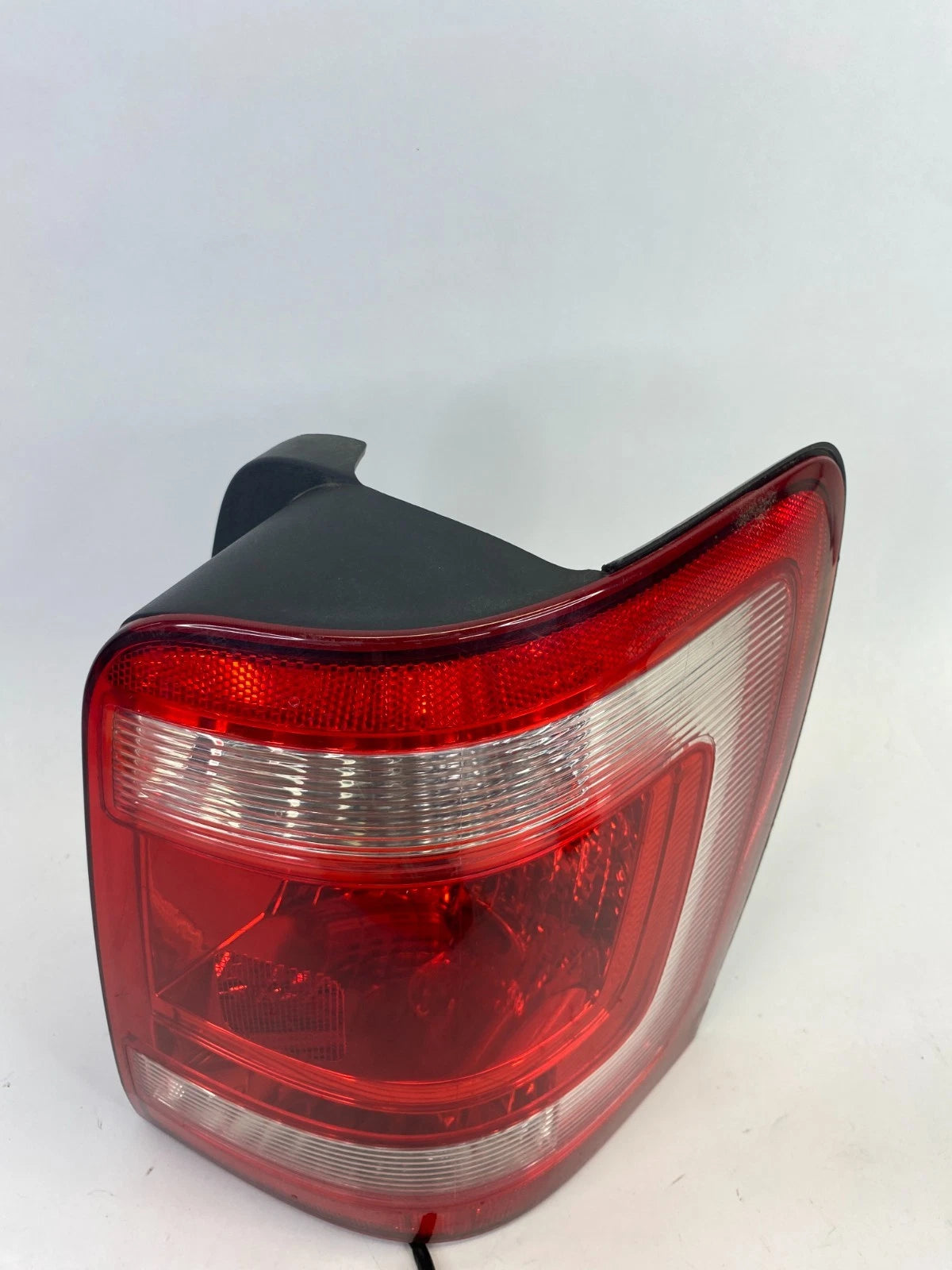 2008-2012 FORD ESCAPE REAR RIGHT TAILLIGHT TAIL LIGHT LAMP 8L84-13B504-A OEM