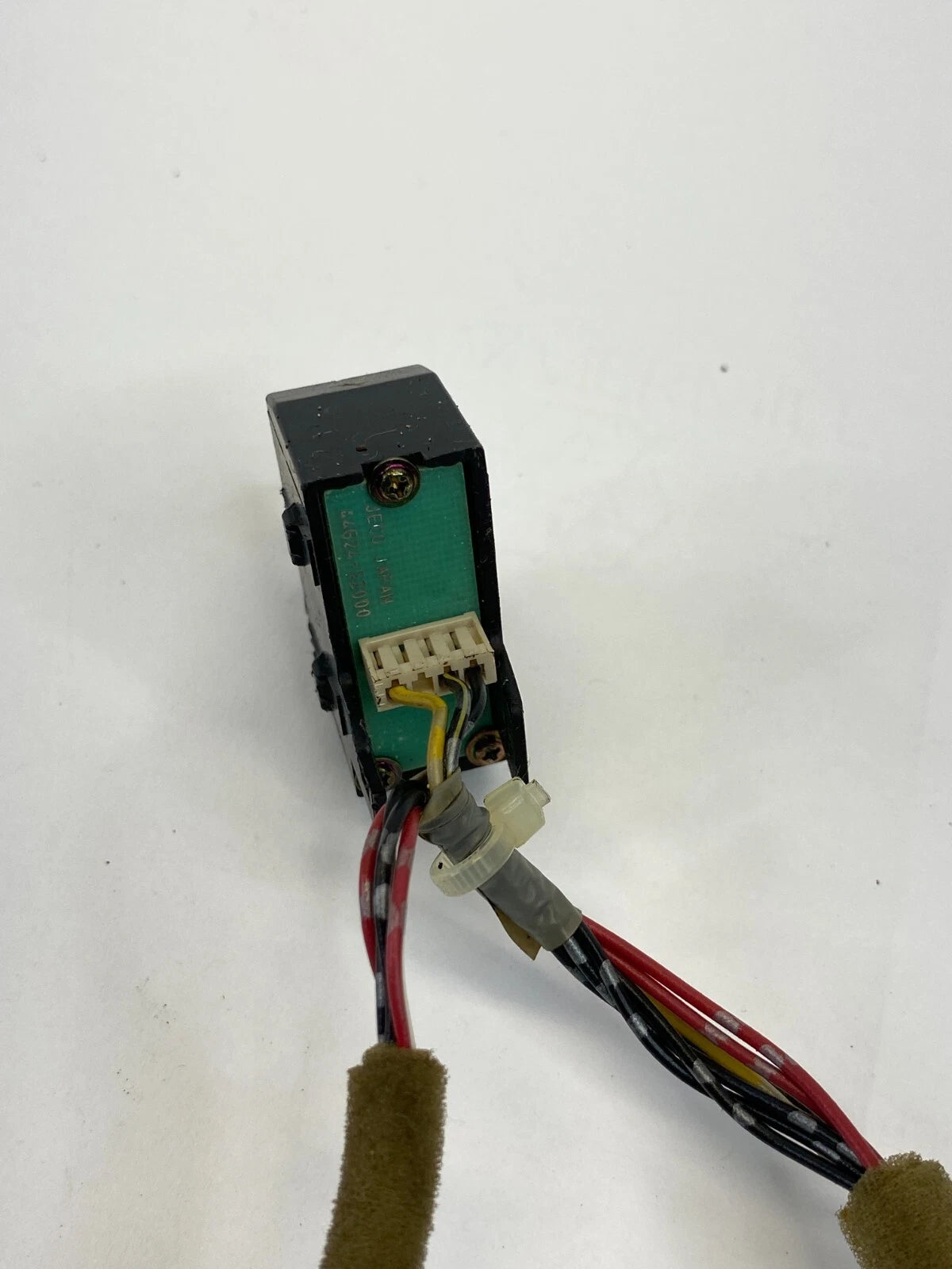 1998-2000 LEXUS GS300 GS 300 FRONT DASH PANEL TRIP RESET BUTTON SWITCH ASSEMBLY