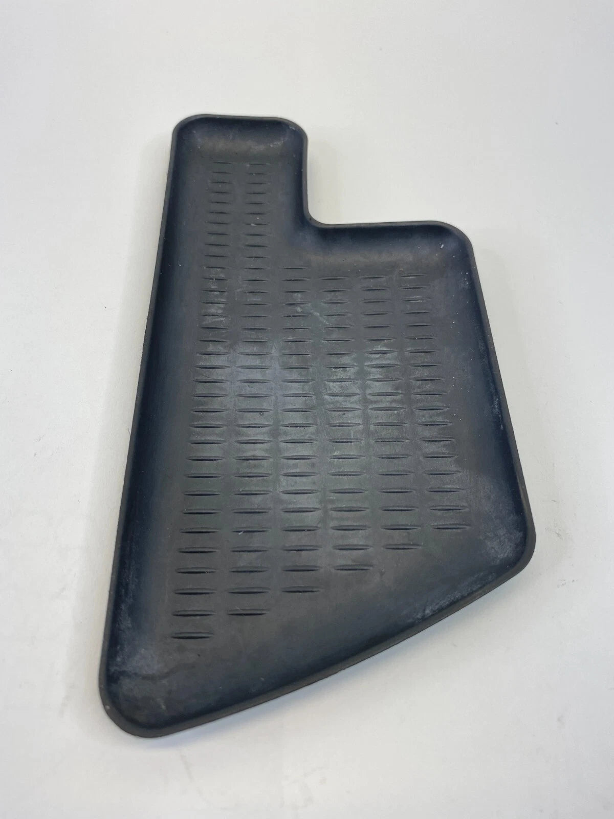 2004-2010 BMW X3 CENTER CONSOLE STORAGE COMPARMENT LINNER RUBBER MAT 3405552 OEM