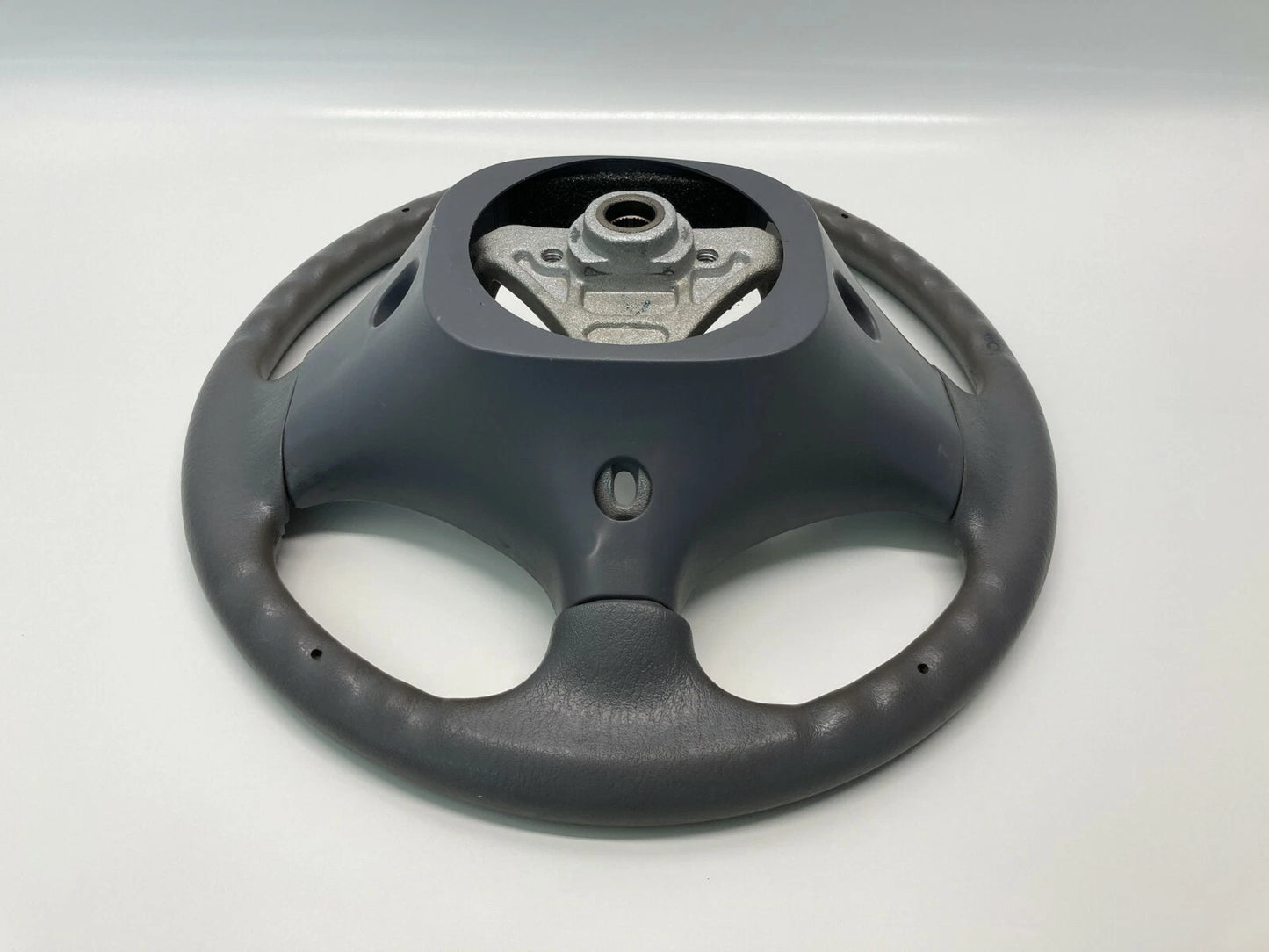 1996-2000 PLYMOUTH CHRYSLER GRAND VOYAGER DODGE GRAND CARAVAN STEERING WHEEL OEM