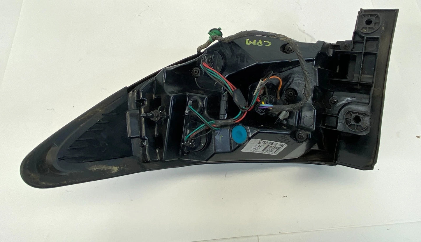 13-17 CHEVROLET TRAVERSE REAR LEFT SIDE OUTER TAIL LIGHT TAILLIGHT 20956901 OEM