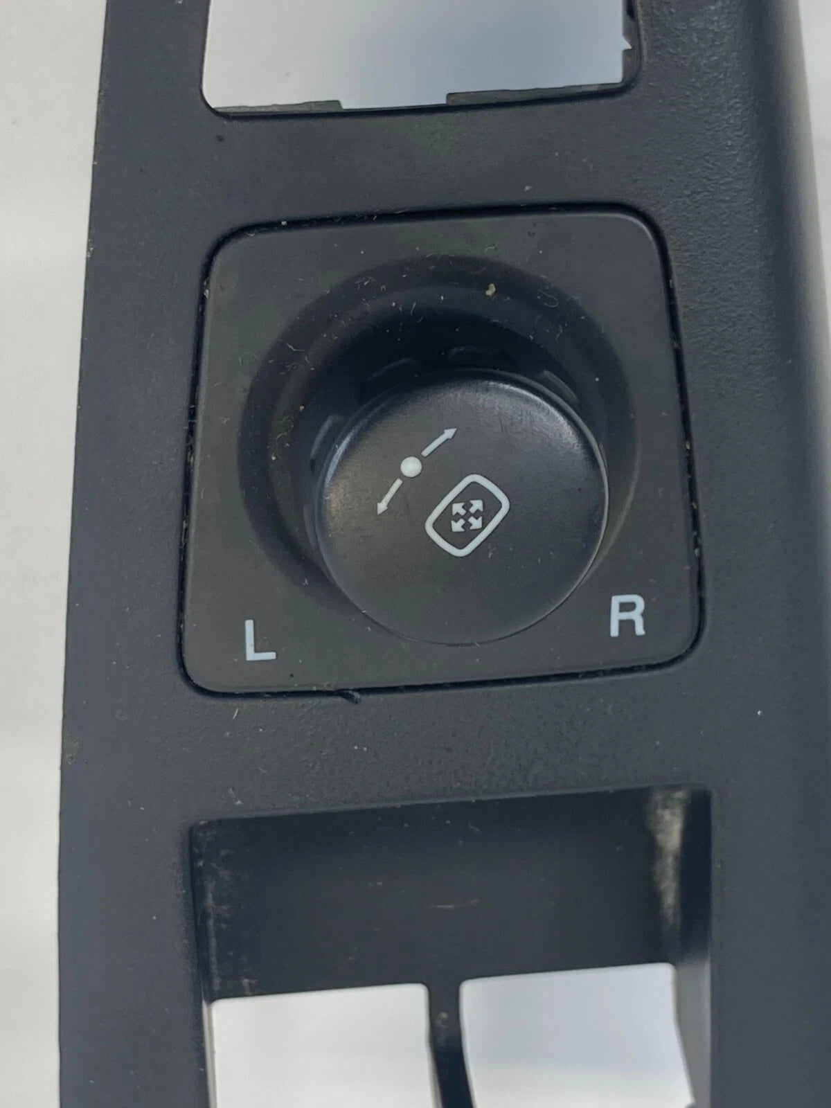 12-15 CHEVY CAPTIVA SPORT FRONT LEFT DOOR MASTER SWITCH BEZEL W/ MIRROR SWITCH