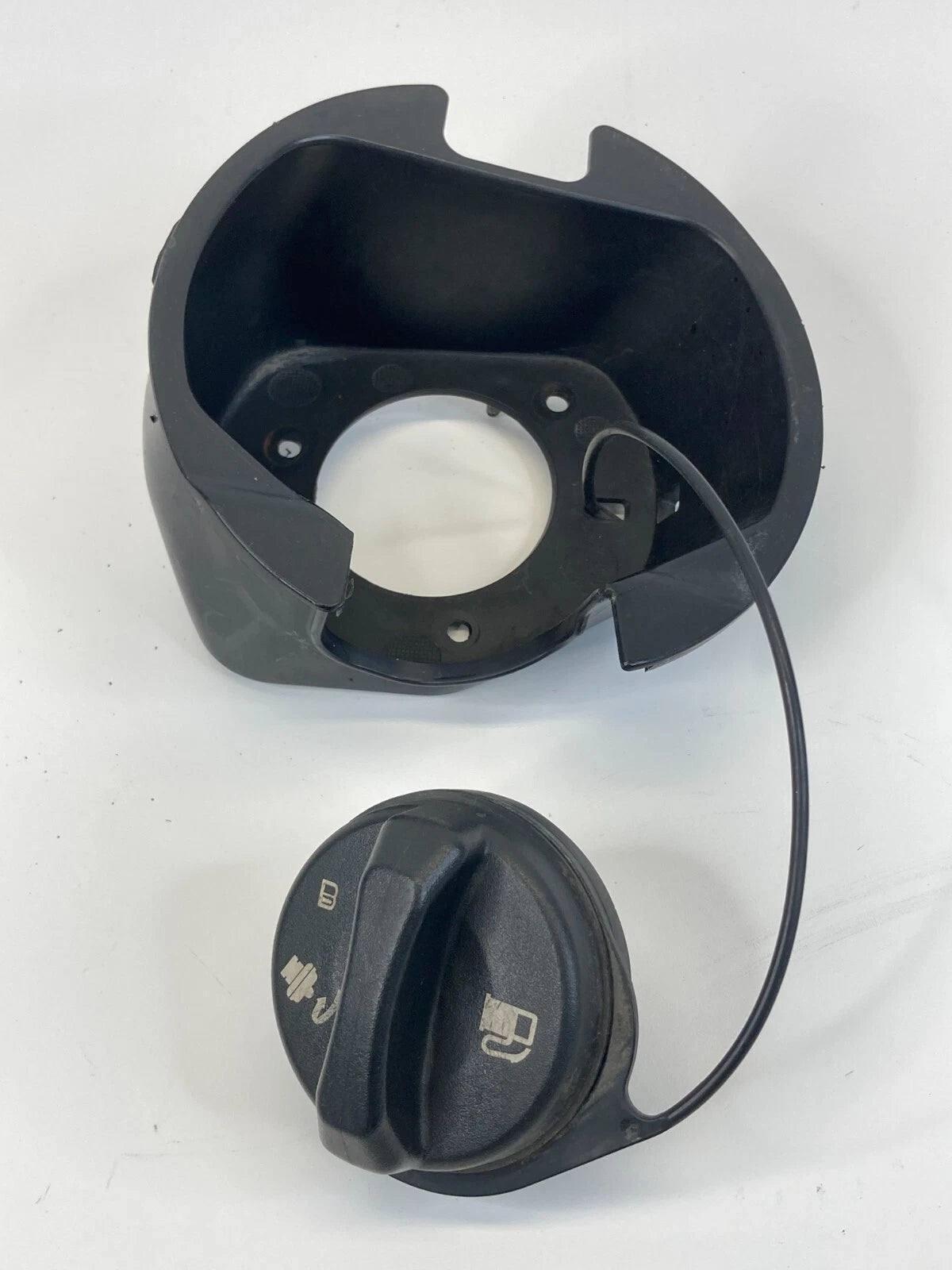 2009 2010 CHEVROLET TRAVERSE FUEL TANK FILLER GAS CAP TOP COVER & HOUSING OEM