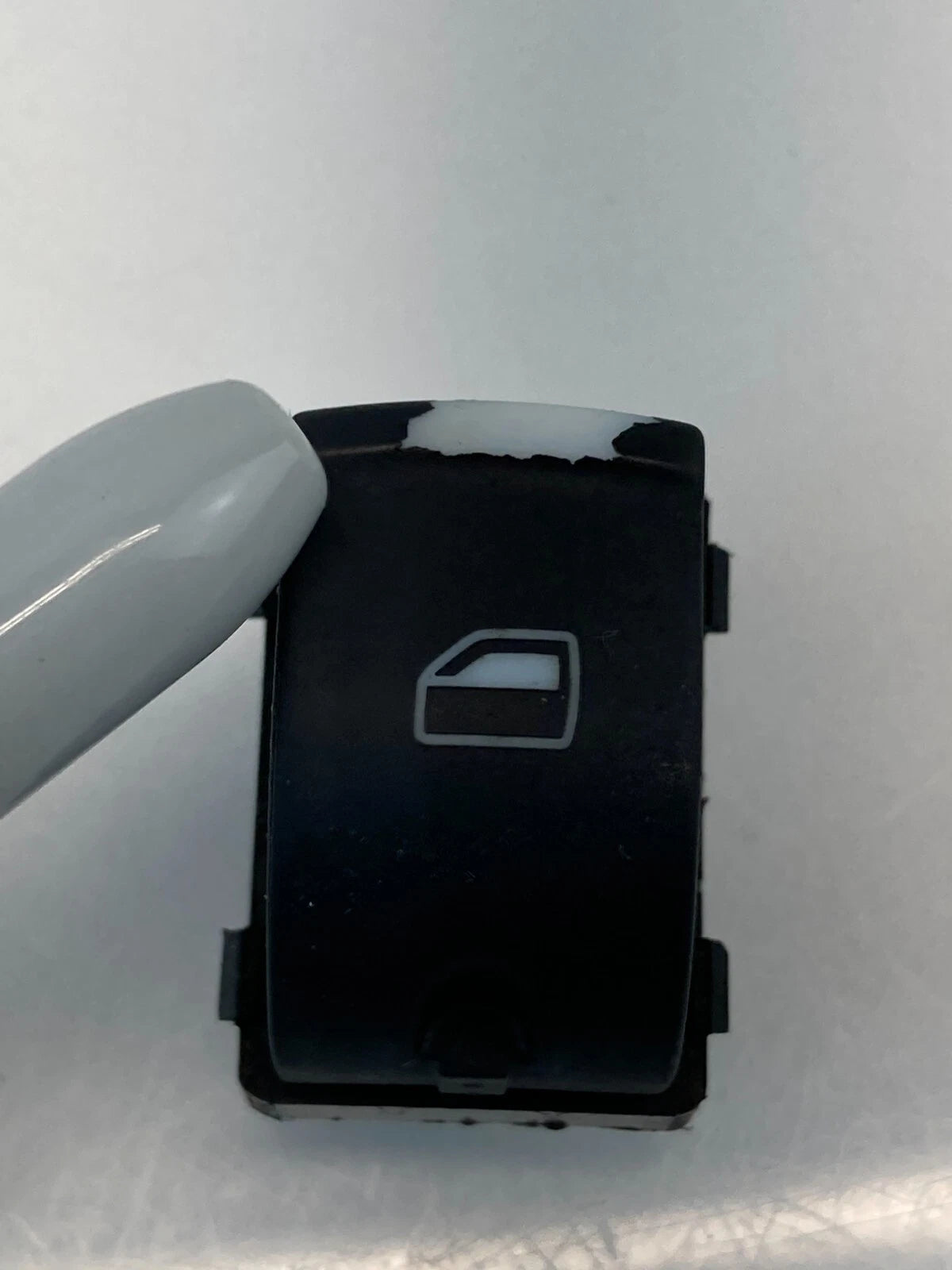 2007-2011 AUDI Q7 FRONT RIGHT PASSENGER DOOR WINDOW CONTROL SWITCH 4F09598552337