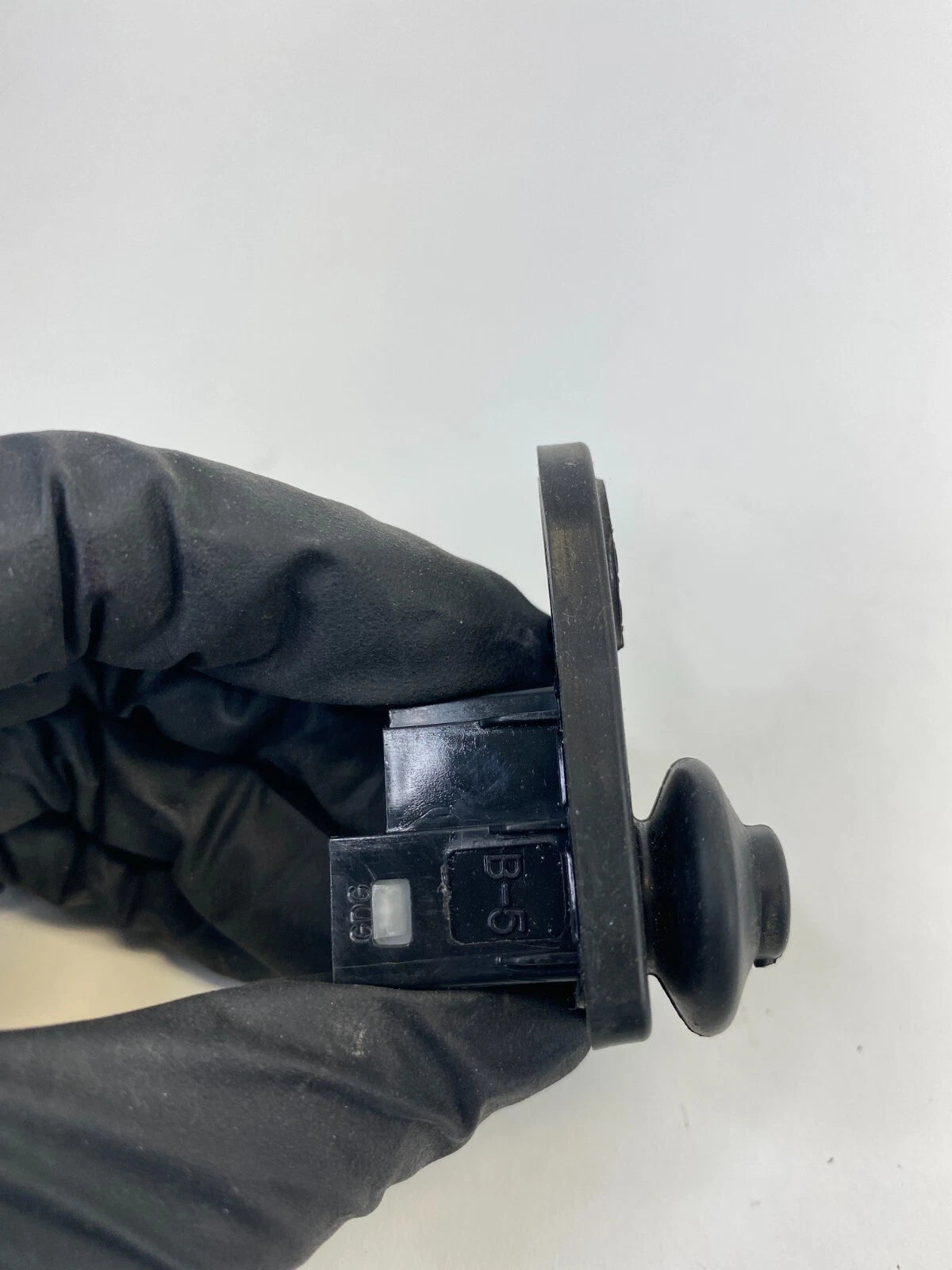 2010-2013 KIA FORTE REAR RIGHT DOOR AJAR LIGHT JAMB COURTESY CONTROL SWITCH OEM