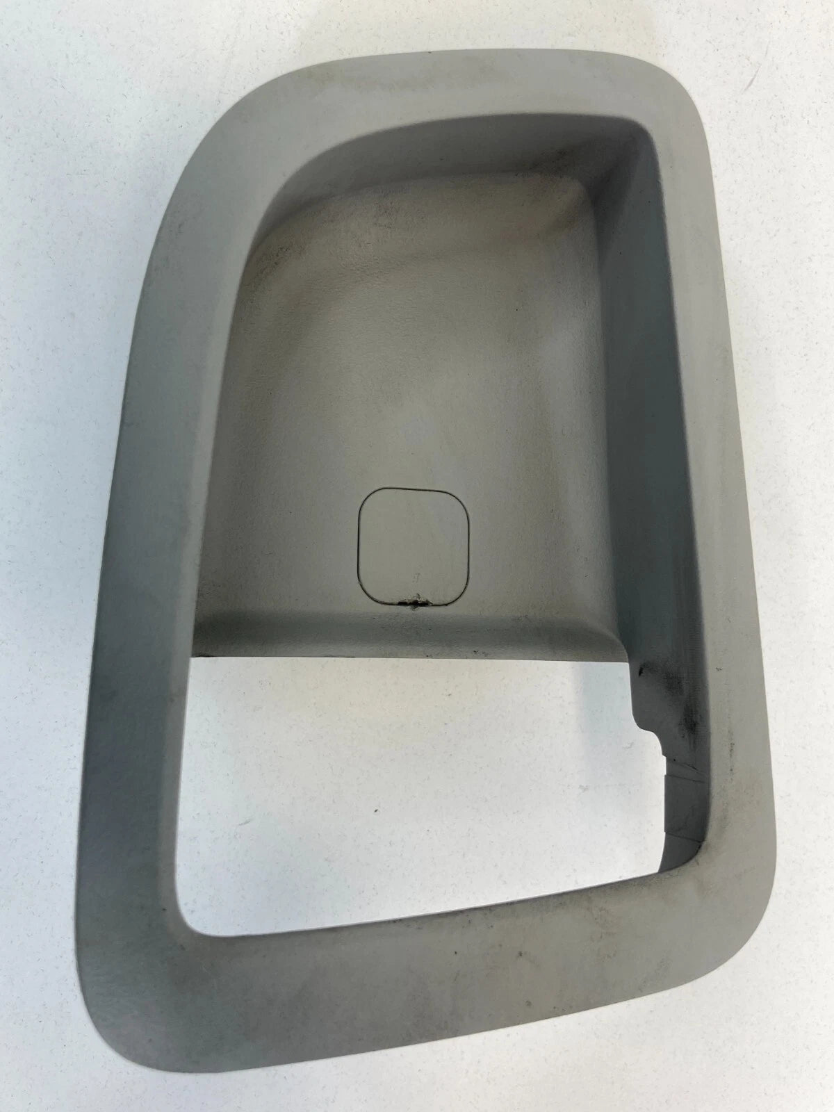 2004-2009 KIA SPECTRA EX SEDAN REAR RIGHT SIDE DOOR HANDLE BEZEL TRIM 836212F000