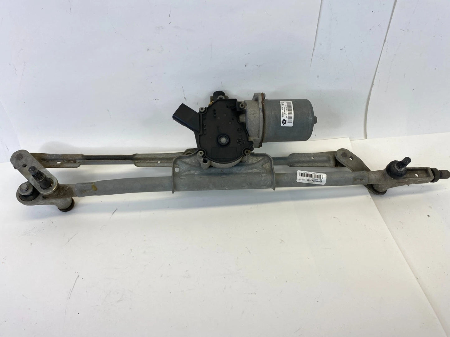 2008-2020 DODGE GRAND CARAVAN FRONT WINDSHIELD WIPER MOTOR W/ LINKAGE W000011423