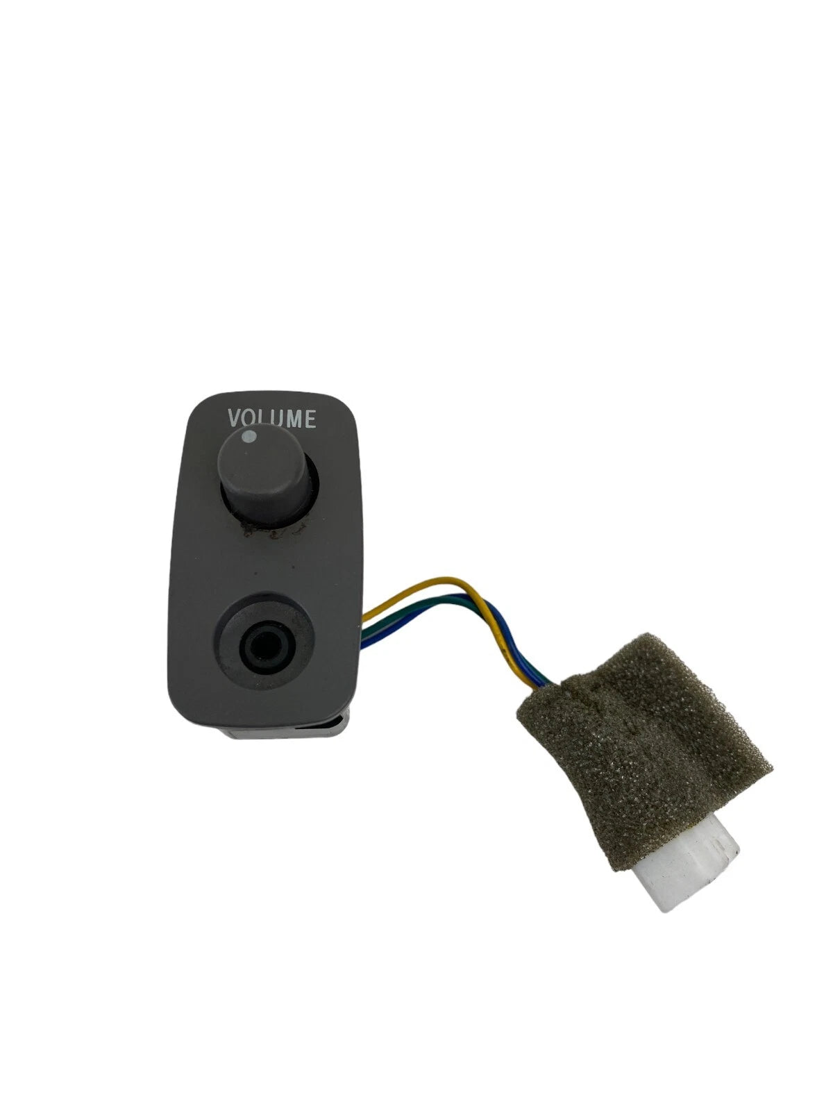 01-06 TOYOTA SEQUOIA CENTER CONSOLE LEFT OR RIGHT HEADPHONE VOLUME AUX PLUG IN