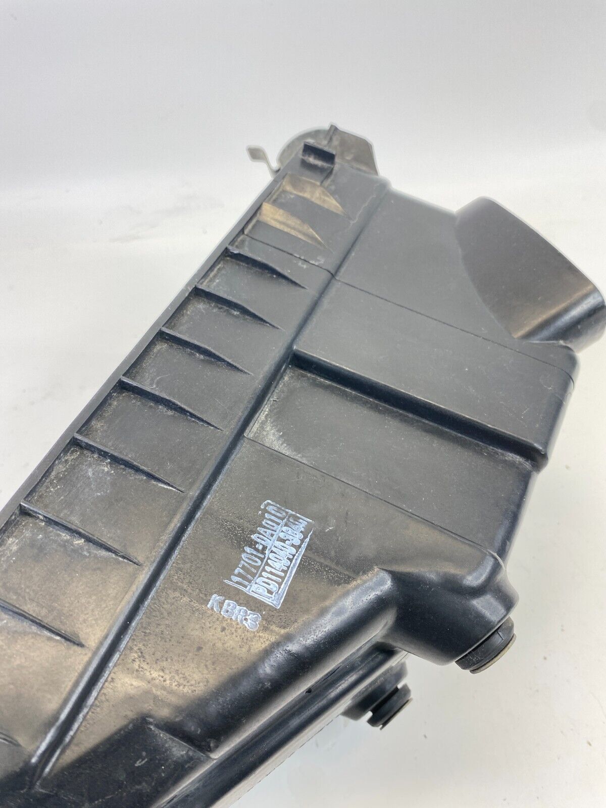 1999 2000 2001 Lexus ES300 Air Intake Cleaner Filter Box Housing 17701-0A010 OEM