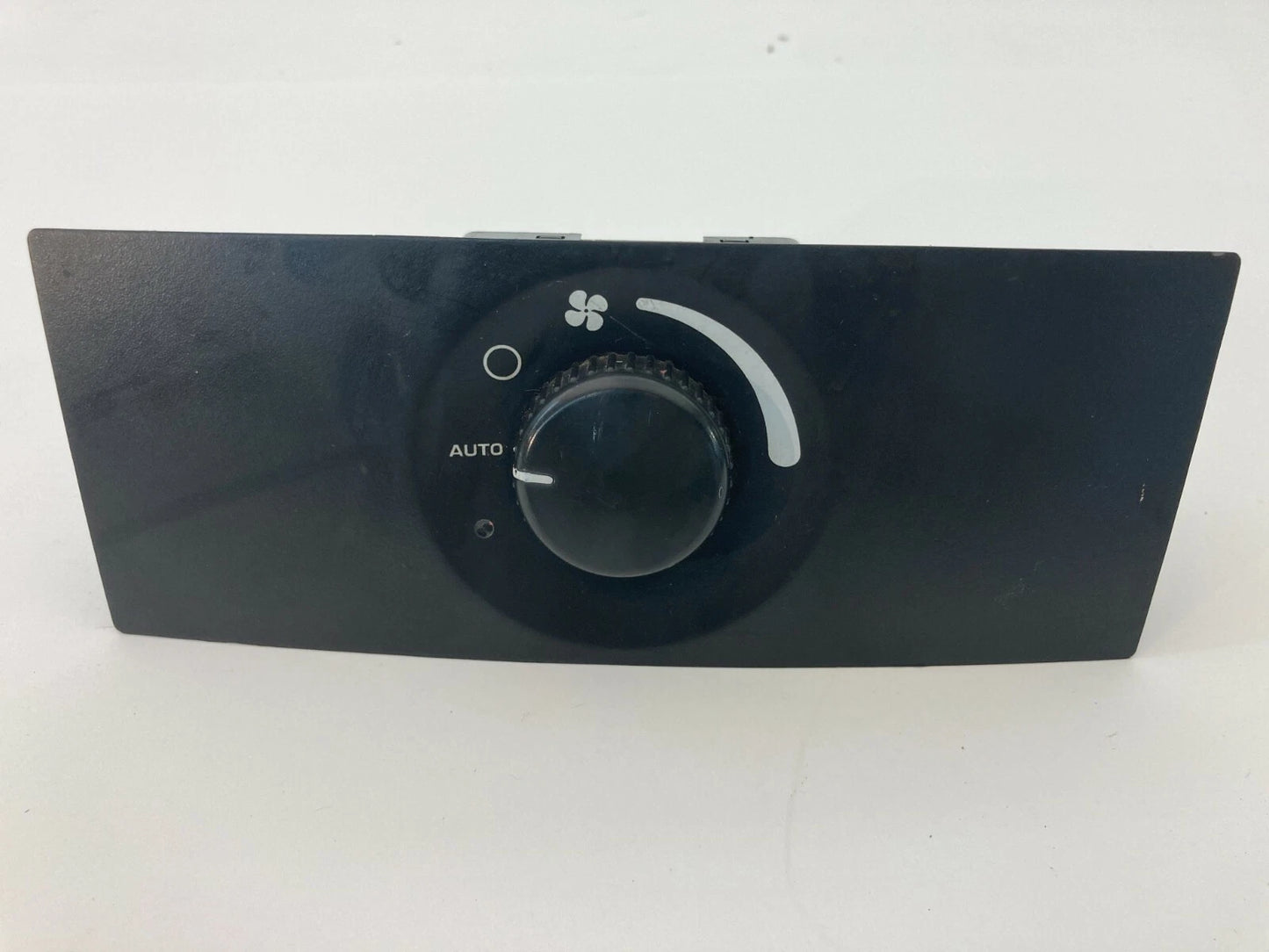 2004 2005 2006 CHRYSLER PACIFICA REAR AC HEATER BLOWER CLIMATE CONTROL SWITCH