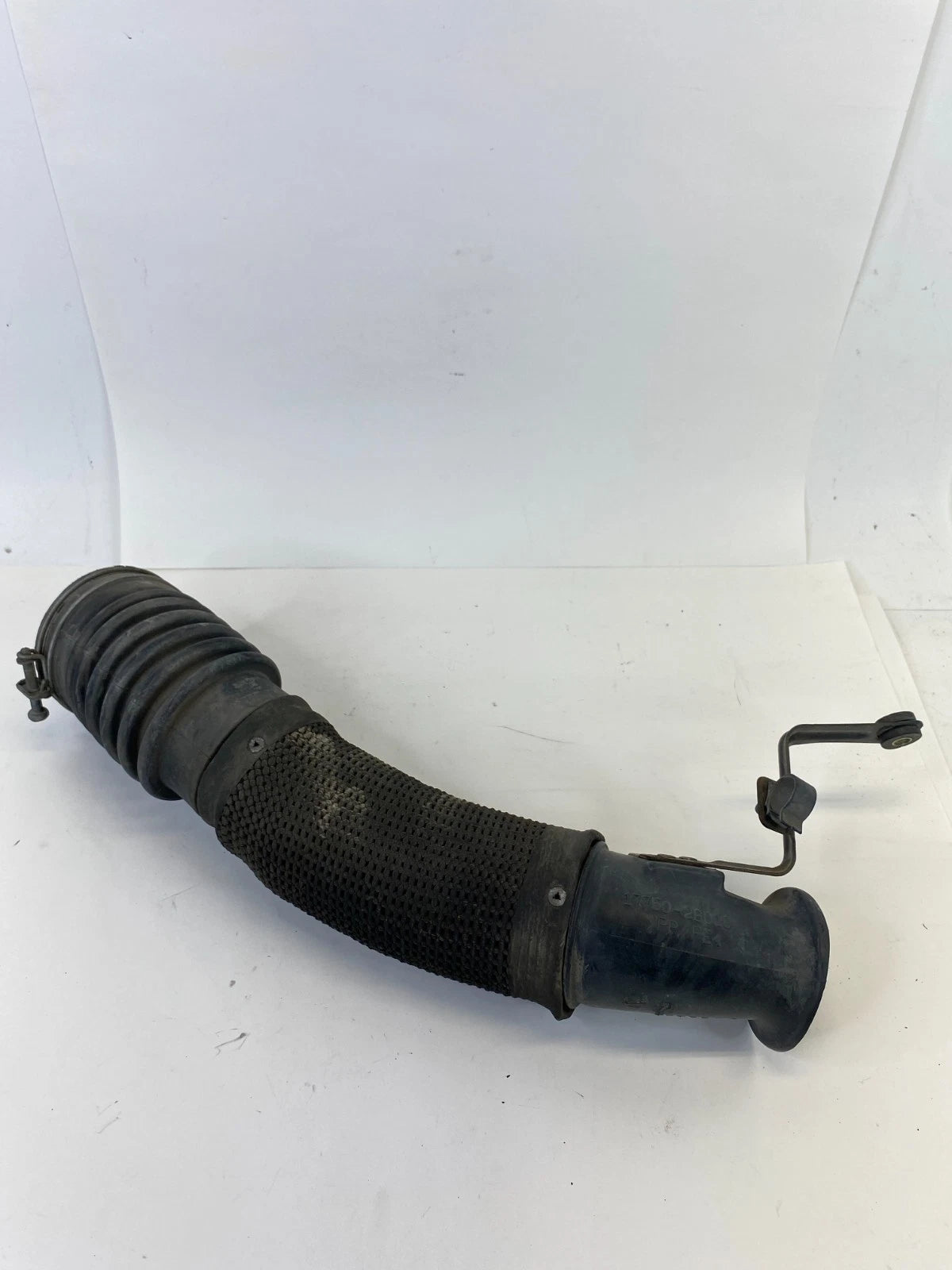 2001-2005 TOYOTA RAV4 AIR CLEANER INTAKER HOSE TUBE PIPE 17750-28010 OEM