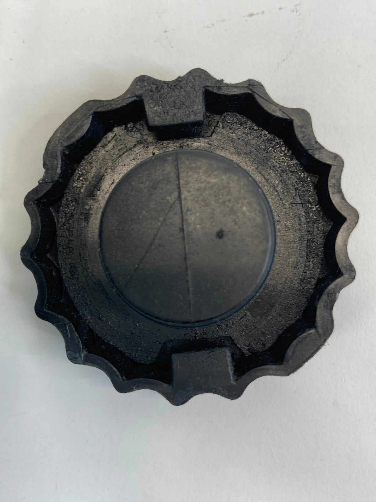 2008-2010 CHRYSLER TOWN & COUNTRY POWER STEERING FLUID RESERVOIR TANK CAP COVER