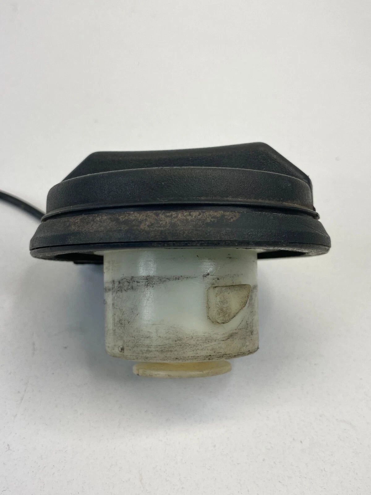 06-09 PONTIAC TORRENT 05-09 EQUINOX FUEL FILLER DOOR TANK CAP GAS LID COVER OEM