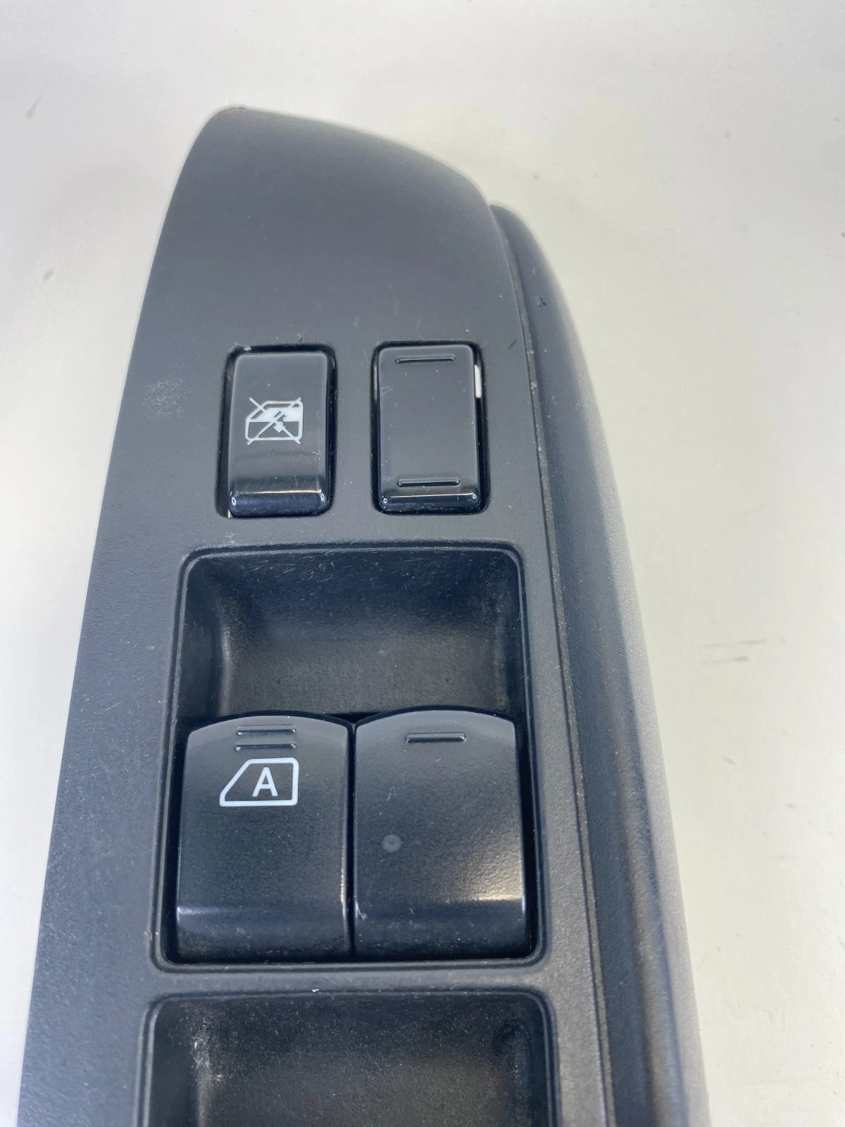 2012-2019 Nissan Versa Front Left Side Door Power Master Window Switch w/ Bezel