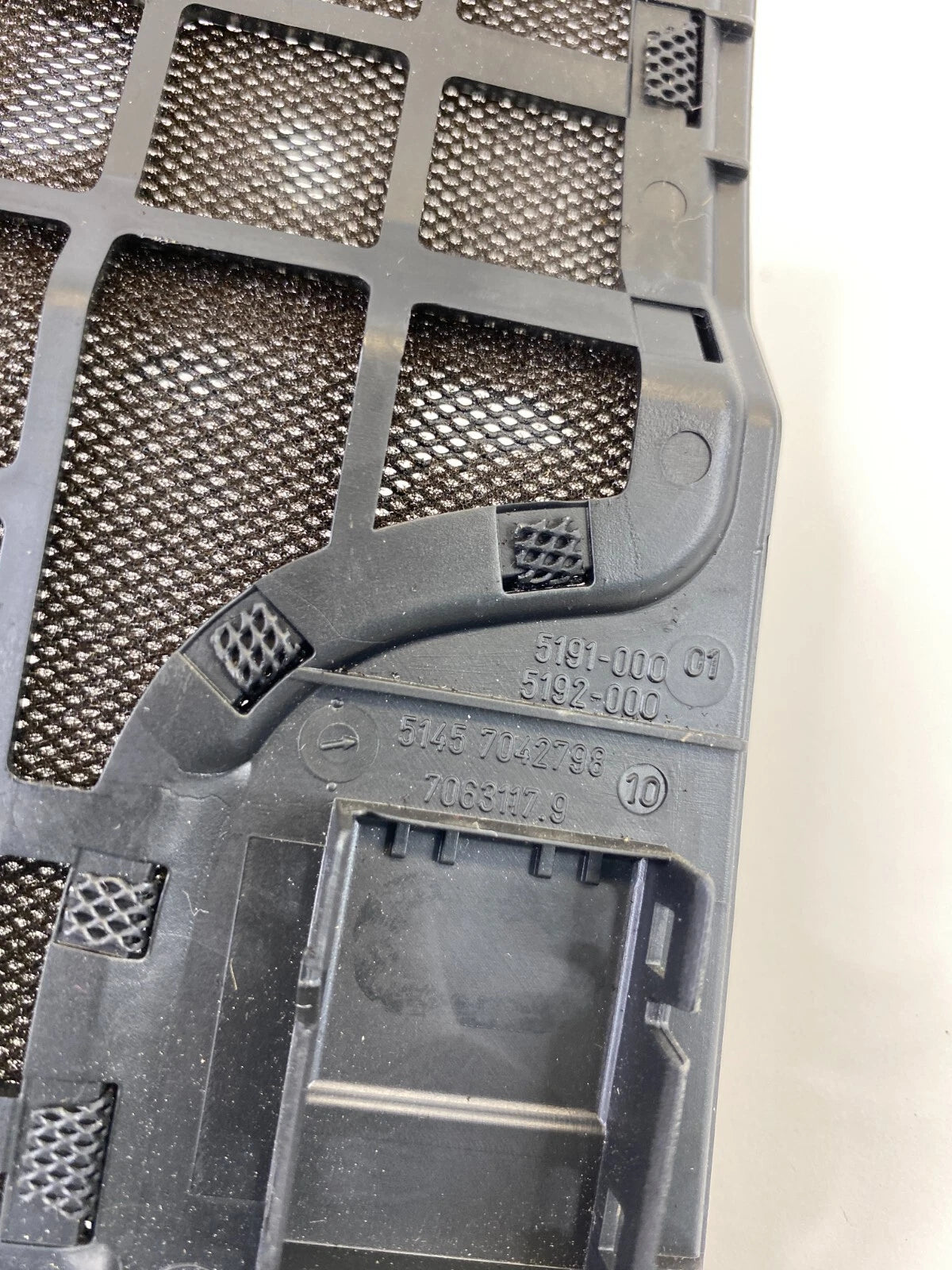 2009 2010 BMW 535I XDRIVE 08-10 535I DASH SPEAKER GRILLE COVER 51457042798 OEM