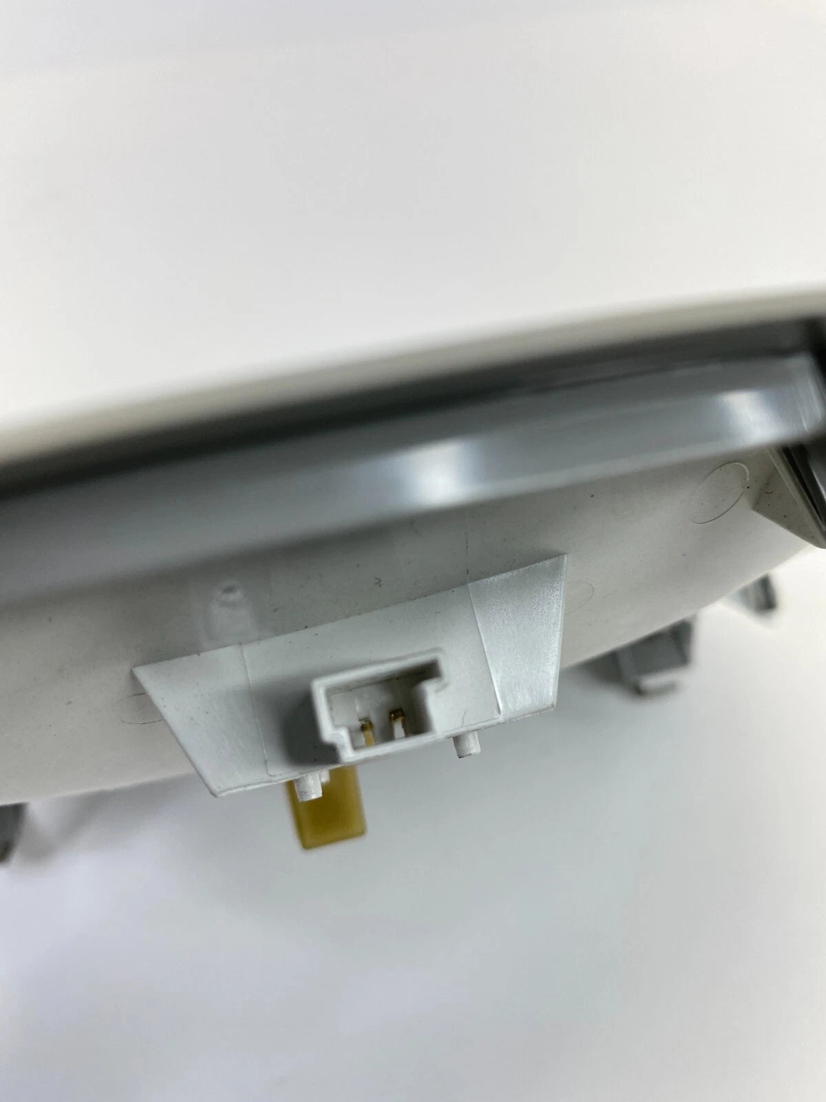 2006-2011 MERCEDES-BENZ ML350 REAR UPPER OVERHEAD DOME LIGHT LAMP READING MAP