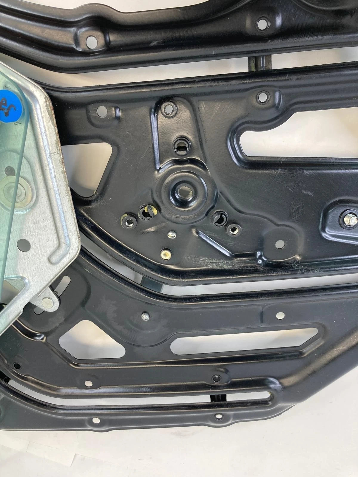 04-11 SAAB 9-3 CONVERTIBLE REAR RIGHT QUARTER WINDOW GLASS W/ REGULATOR 12830638