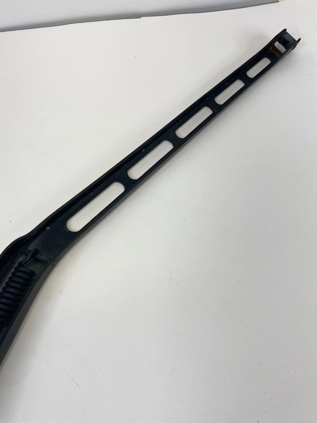 2001-2005 MERCEDES-BENZ C240 C320 W203 FRONT LEFT LH DRIVER SIDE WIPER ARM OEM