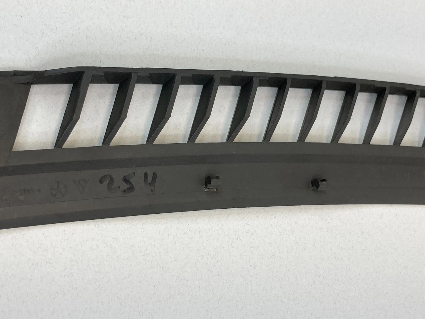 2005-2007 JEEP GRAND CHEROKEE UPPER RIGHT DASH DEFROST VENT COVER 5JM66TRM