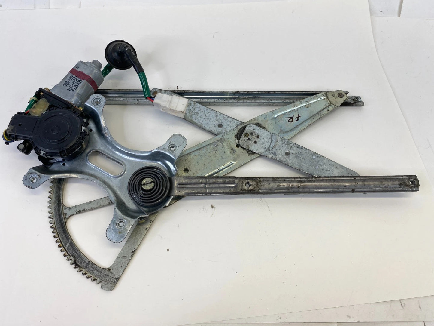 1998-2005 LEXUS GS300 FRONT RIGHT SIDE DOOR WINDOW MOTOR REGULATOR 85710-30340