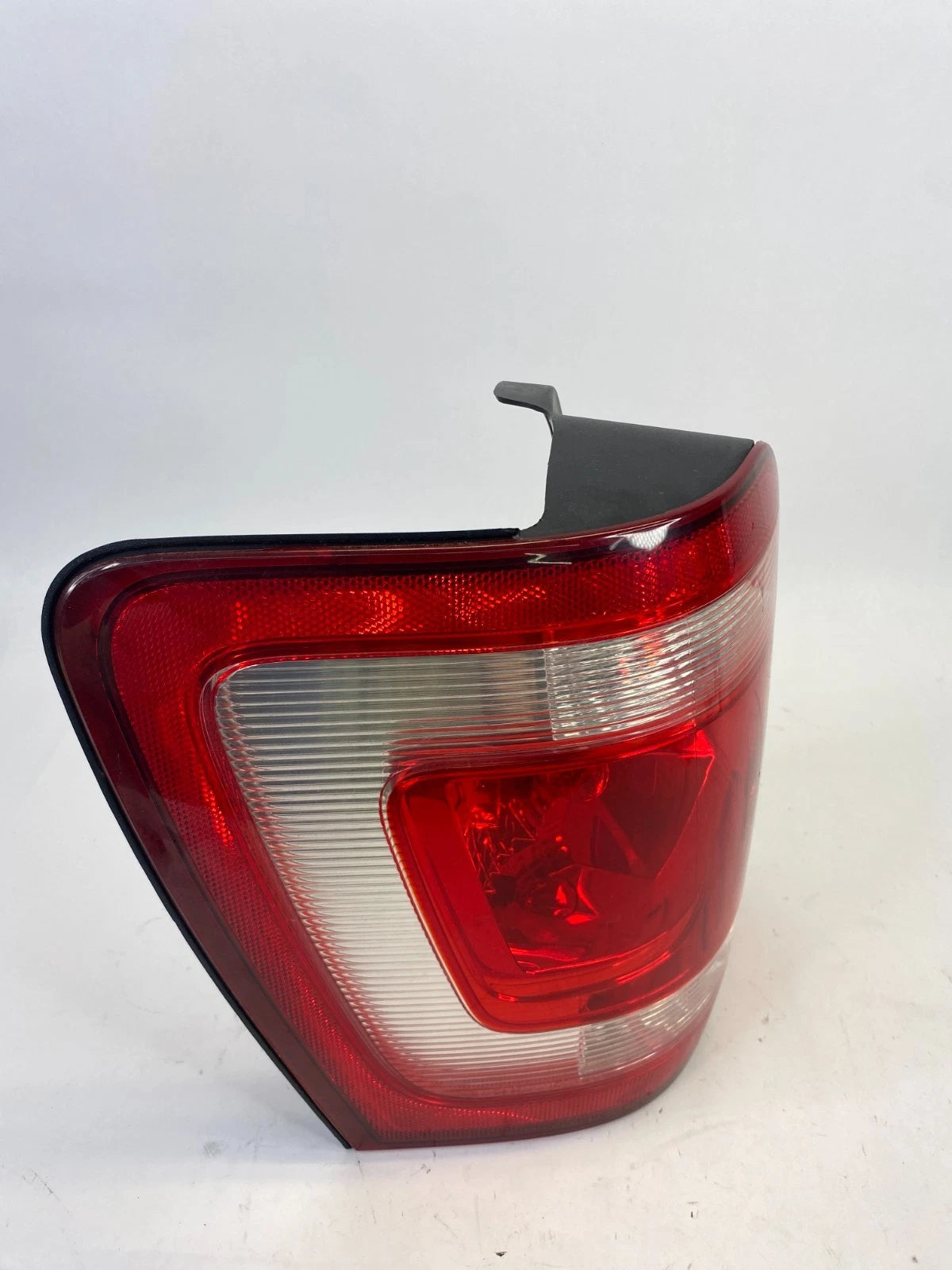 2008-2012 FORD ESCAPE REAR LEFT SIDE TAIL LIGHT TAILLIGHT TAILLAMP 9L84-13B505-A