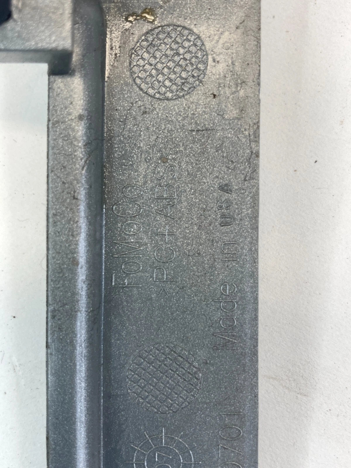 2009-2012 FORD FLEX REAR CENTER CONSOLE PANEL BEZEL TRIM 8A83-74045A06-A0 OEM