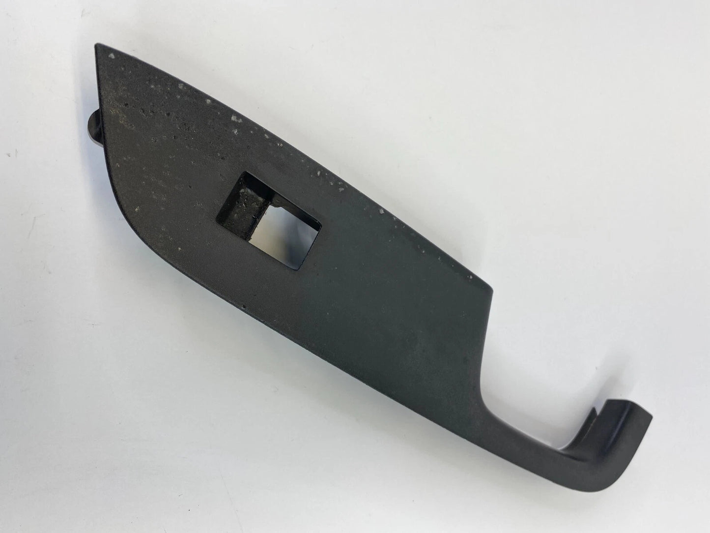 2010-2017 CHEVROLET EQUINOX FRONT RIGHT SIDE WINDOW SWITCH TRIM BEZEL 25946839