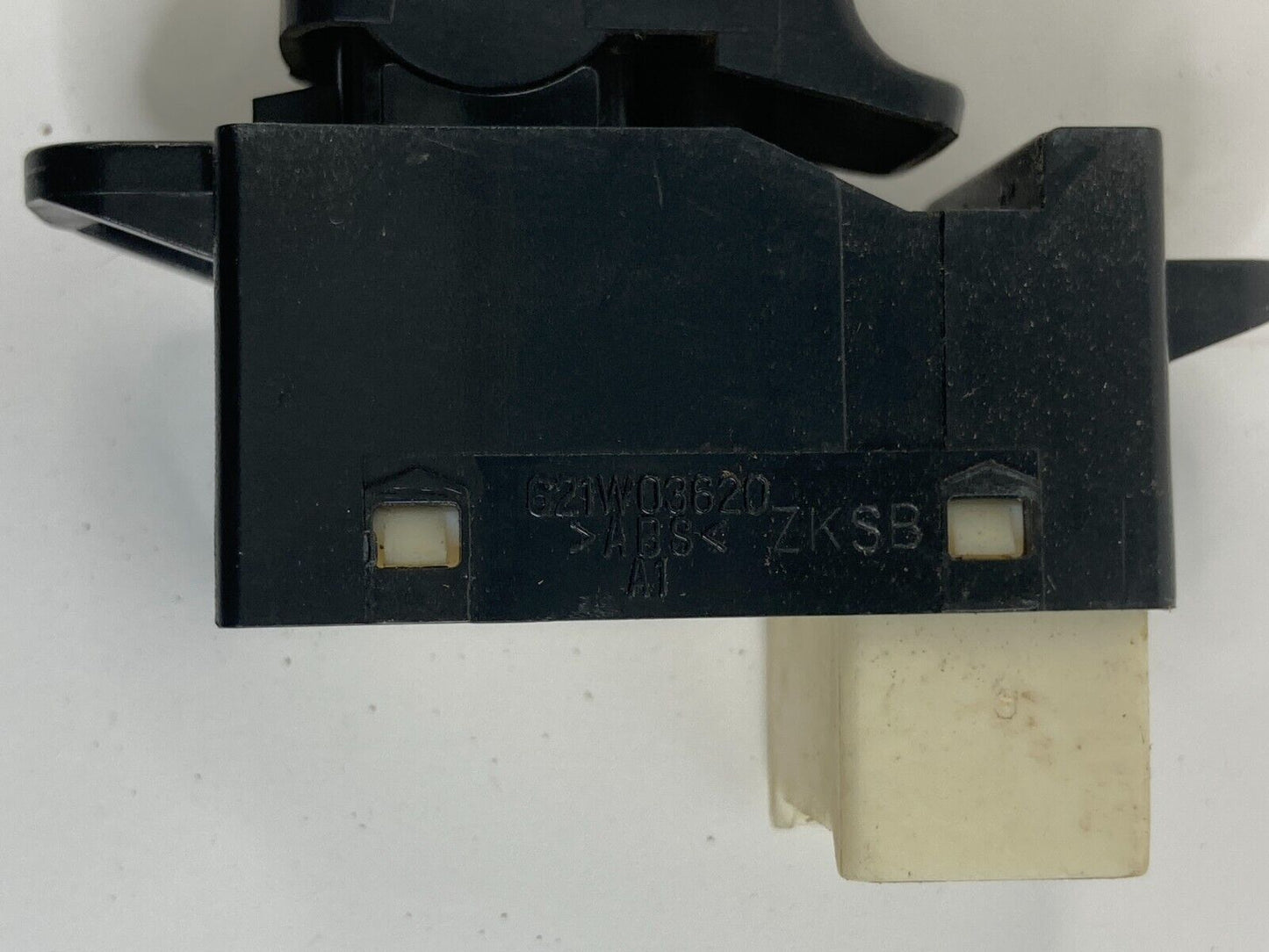 2002-2005 Hyundai Sonata Rear Left Back Side Door Power Window Switch 621W03620