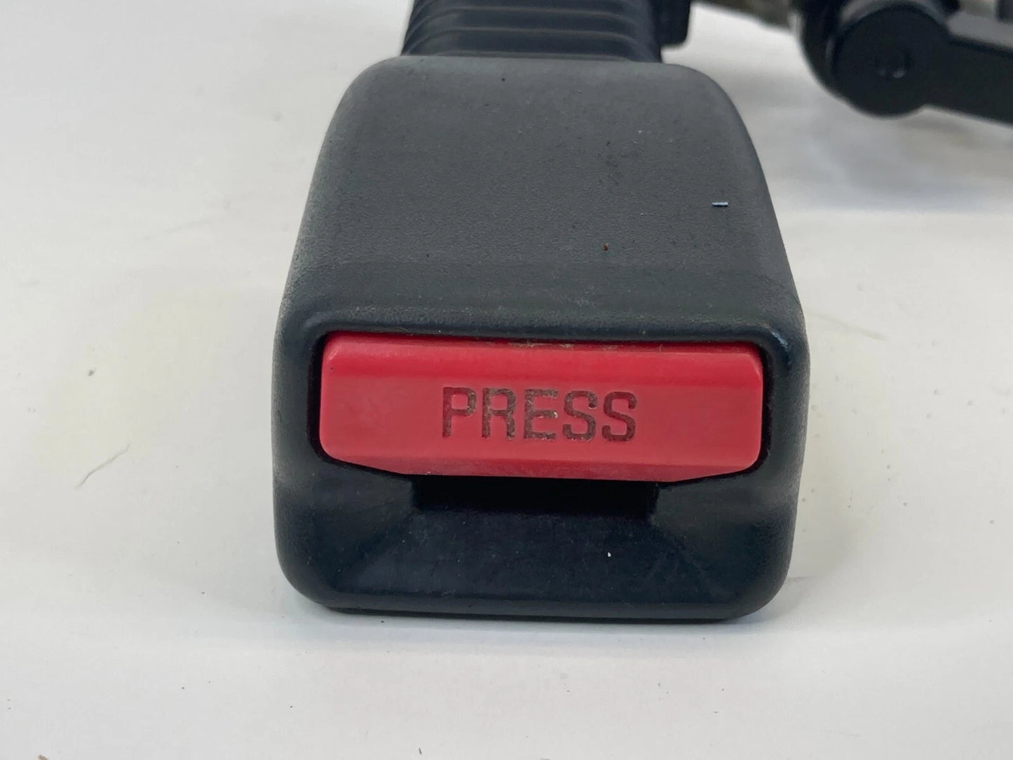 02-04 HONDA CR-V FRONT RIGHT PASSENGER SEAT BELT BUCKLE PRETENSIONER BLACK OEM