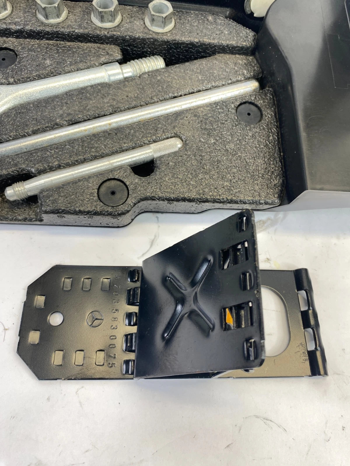 2003-2005 MERCEDES-BENZ C240 WAGON SPARE TIRE JACK & TOOL KIT W/ CASE OEM