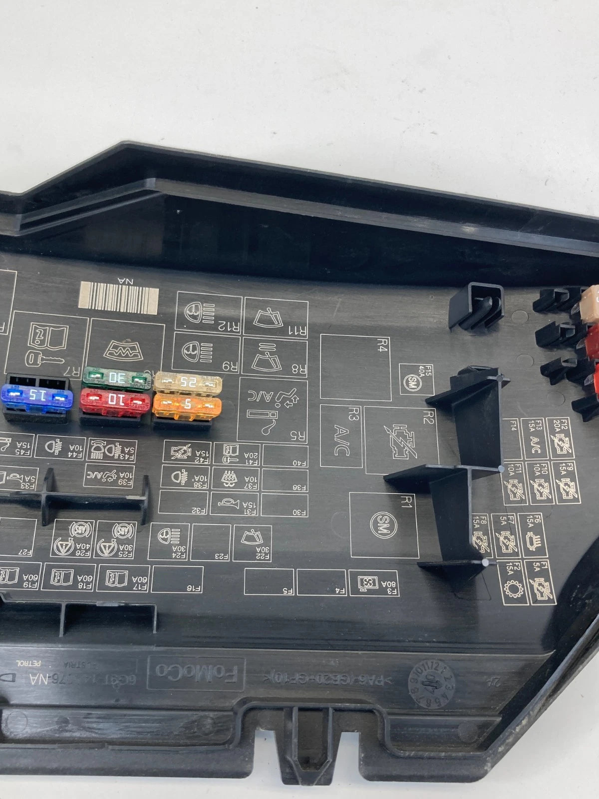 2008-2012 LAND ROVER LR2 3.2L ENGINE FUSE BOX LID COVER 6G9T-14A076-NA OEM