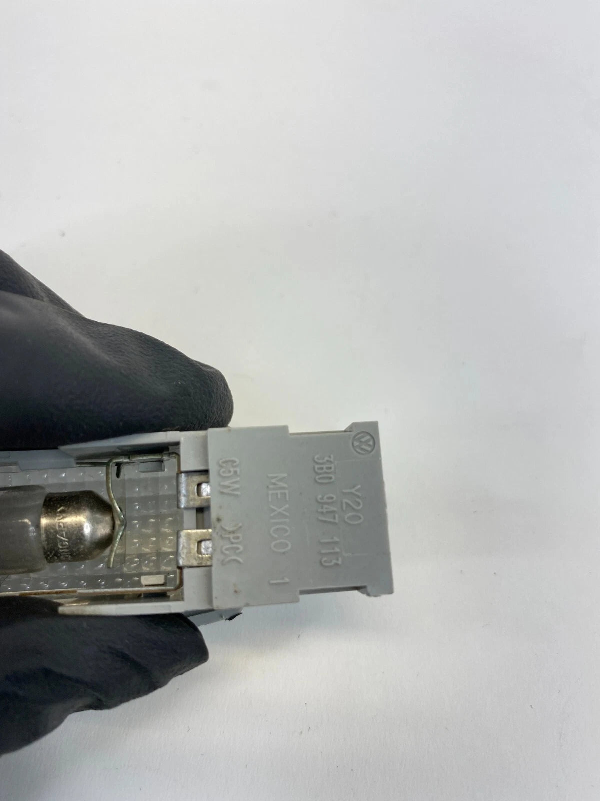 1999-2014 VOLKSWAGEN JETTA SUNVISOR LAMP SUN VISOR VANITY LIGHT 3B0-947-113 OEM