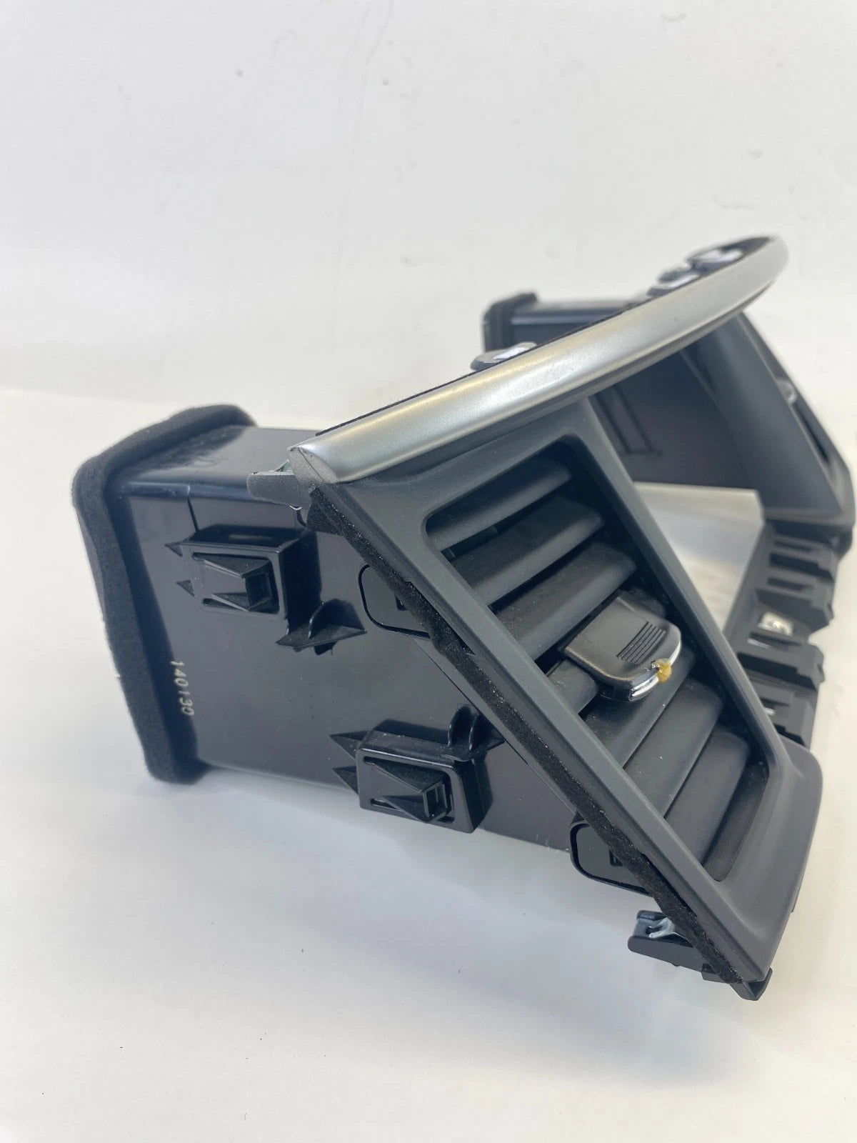 13-20 NISSAN PATHFINDER CENTER DASH RADIO BEZEL TRIM W/ AIR VENTS 682703KA0A OEM