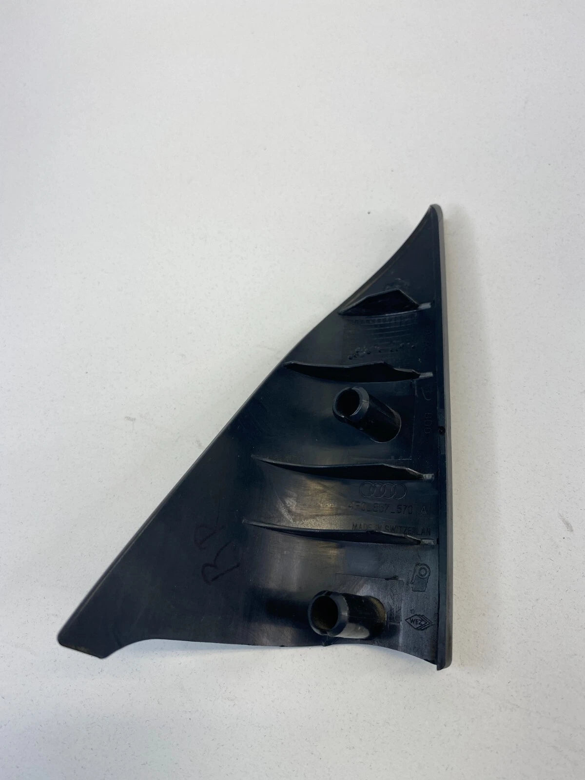 06-11 AUDI A6 05-11 A6 QUATTRO REAR RIGHT DOOR WINDOW CORNER COVER 4F0857570