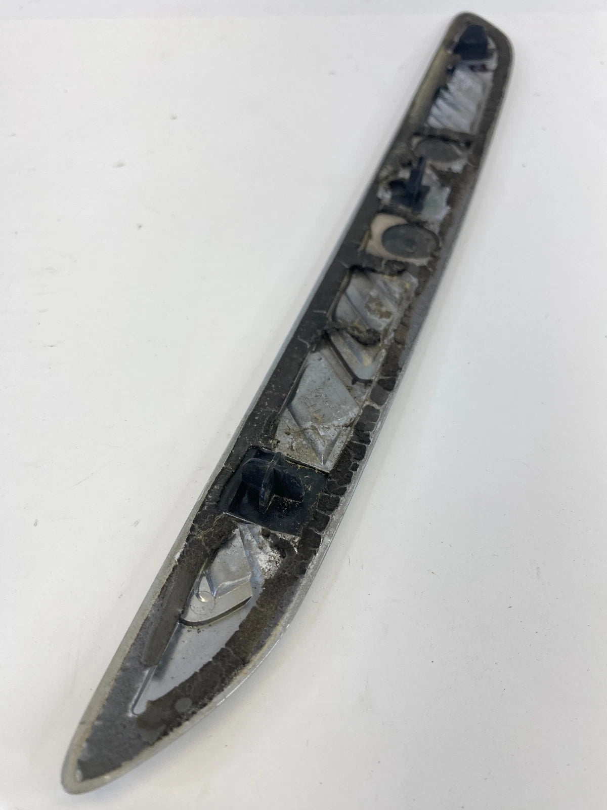 2008-2012 BUICK ENCLAVE RIGHT SIDE HOOD EXTERIOR GRILLE TRIM MOLDING CHROME OEM