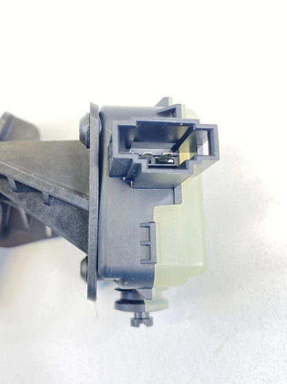 2004-2006 MERCEDES-BENZ E500 04 05 E320 FUEL FILLER DOOR LOCK ACTUATOR BRACKET