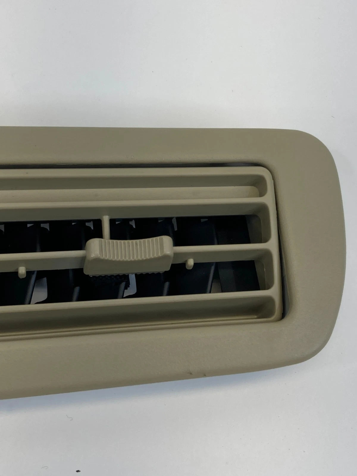 2000-2006 MAZDA MPV REAR ROOF MOUNTED AIR VENT GRILLE TAN OEM LC7361810