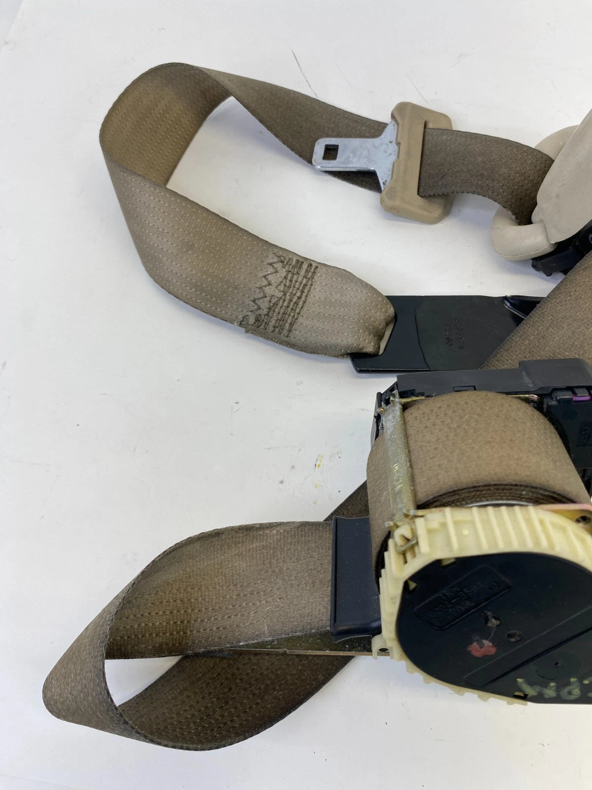 2003-2006 LINCOLN NAVIGATOR FRONT LEFT SEAT BELT RETRACTOR TAN OEM 0004-3594