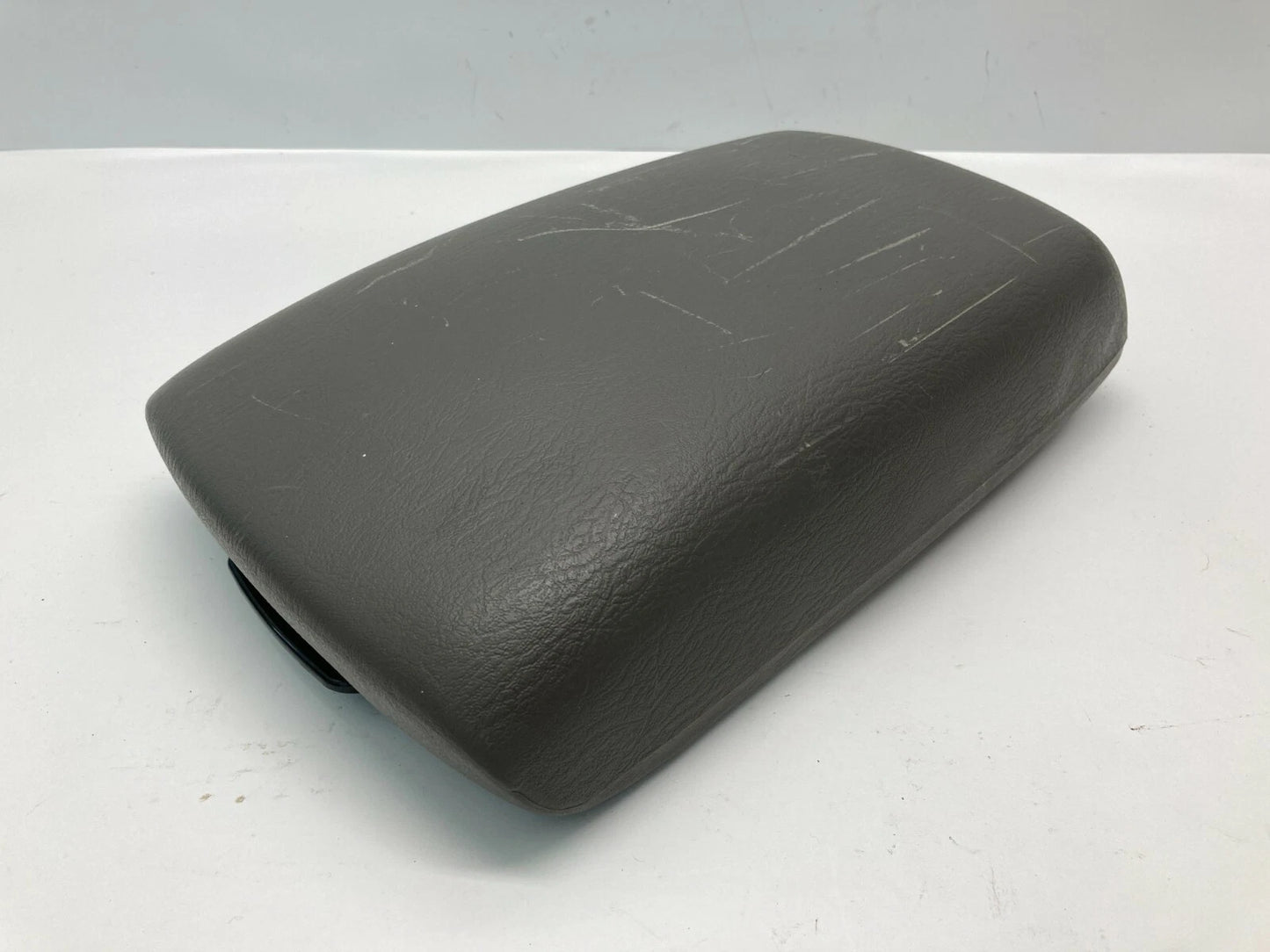 2005 2006 2007 JEEP LIBERTY SPORT ARM REST LID CENTER CONSOLE COVER LID OEM