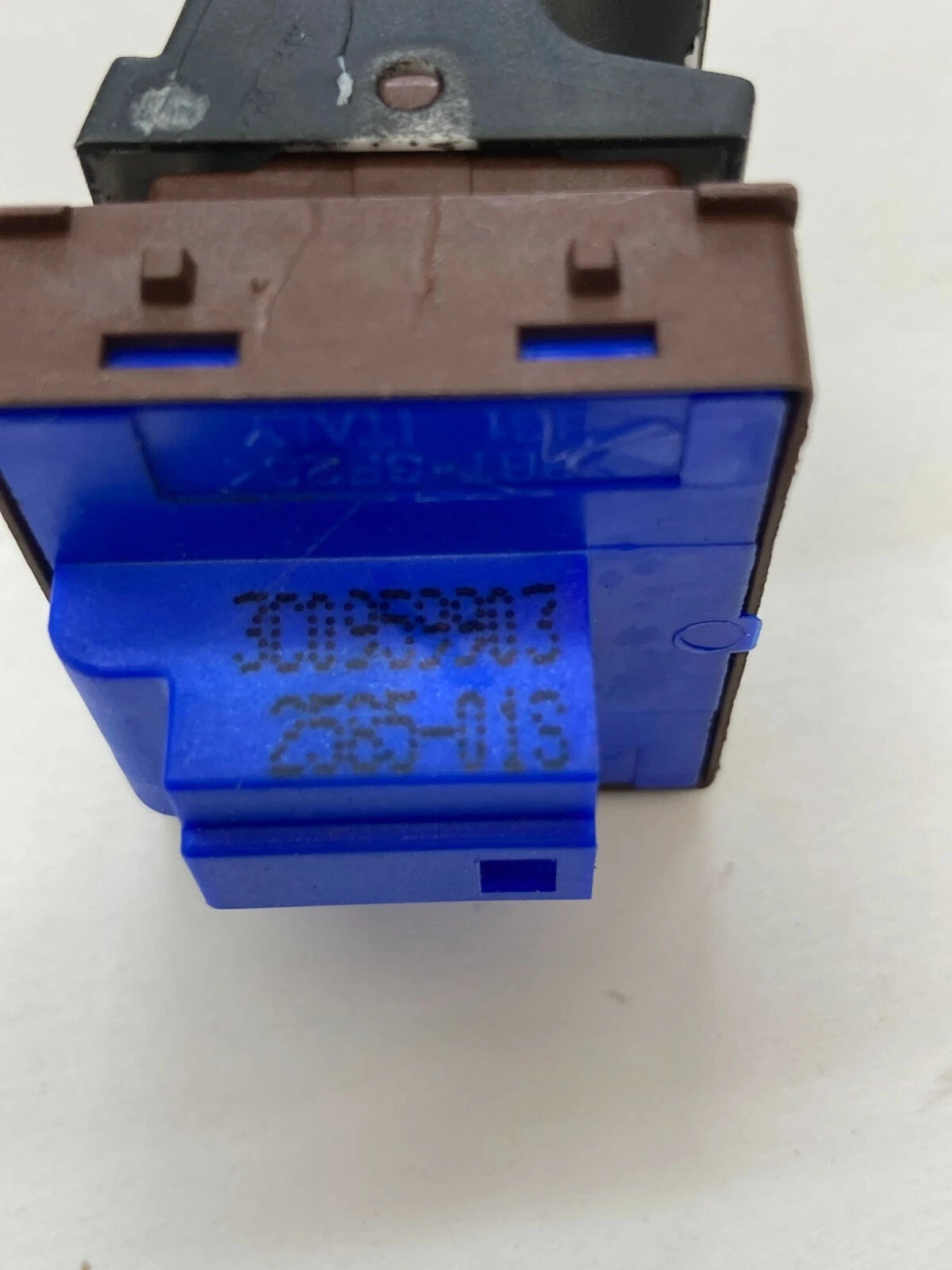 06-10 VW VOLKSWAGEN PASSAT SEDAN TRUNK & FUEL GAS TANK RELEASE SWITCH 3C0959903