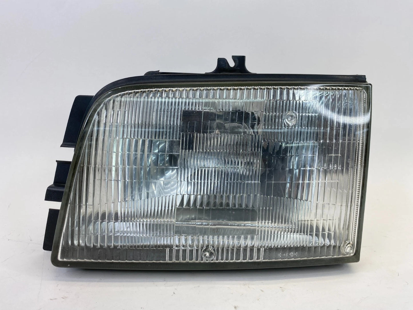 1998-2002 ISUZU TROOPER LEFT DRIVER SIDE HEADLIGHT HEAD LIGHT ASSEMBLY OEM