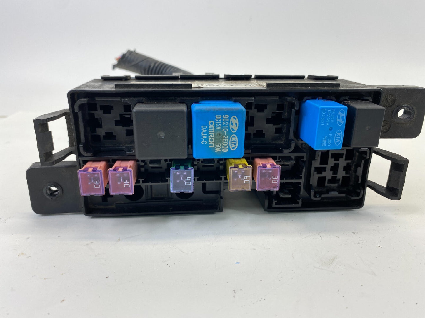 2009-2011 Kia Borrego 3.8L Under Hood Fuse Relay Box Compartment 91220-2J280