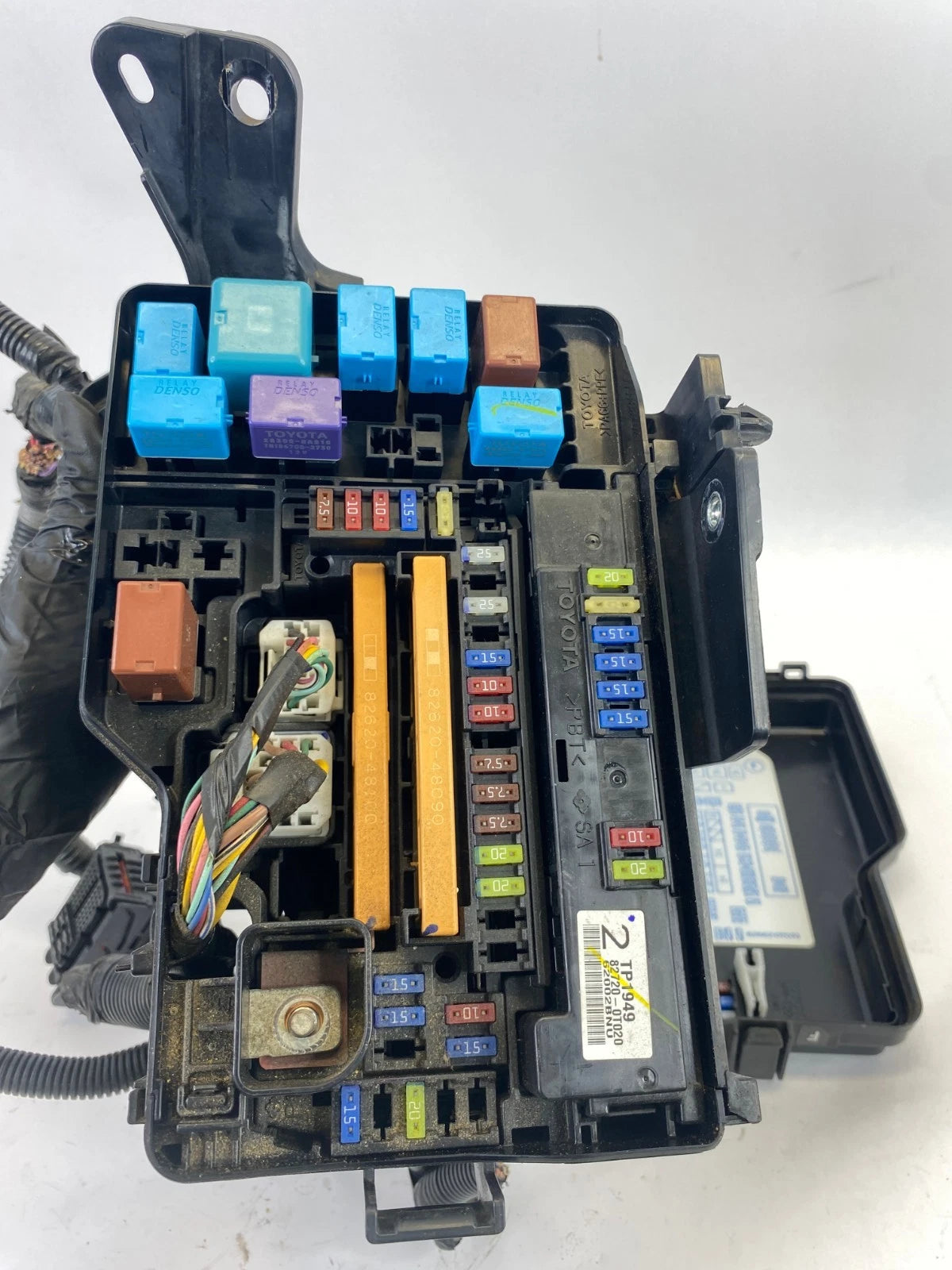 2009-2015 TOYOTA VENZA FRONT ENGINE COMPARTMENT FUSE BOX OEM FACTORY 82720-0T020