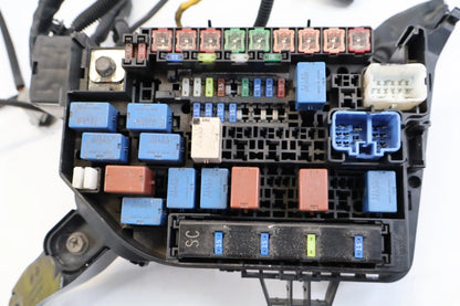 2010-2013 SUZUKI KIZASHI 2.4L ENGINE FUSE BOX JUNCTION BLOCK UNIT 36068-57L60