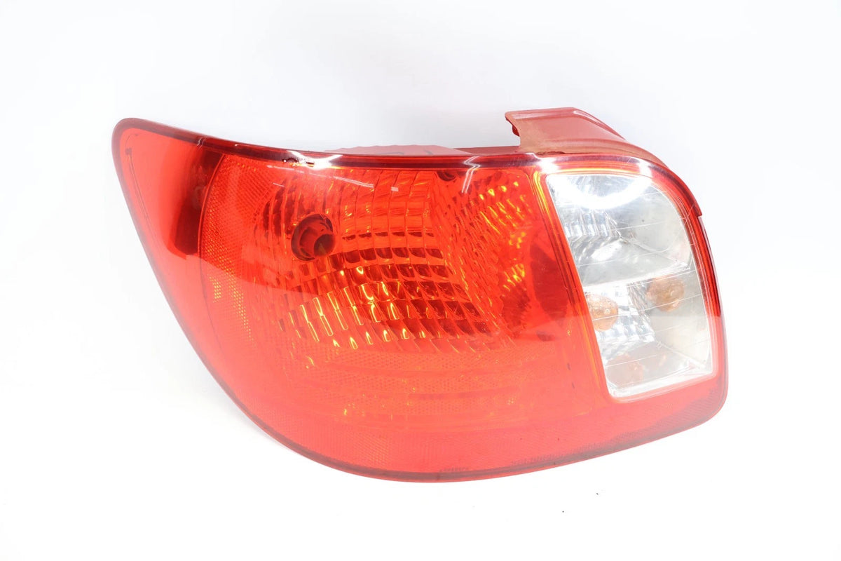 2006-2011 KIA RIO SEDAN REAR LEFT DRIVER SIDE TAIL LIGHT TAILLIGHT TAIL LAMP