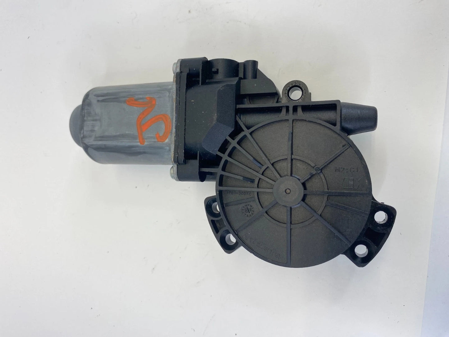 2006-2010 HYUNDAI SONATA REAR LEFT SIDE POWER WINDOW MOTOR OEM 400899