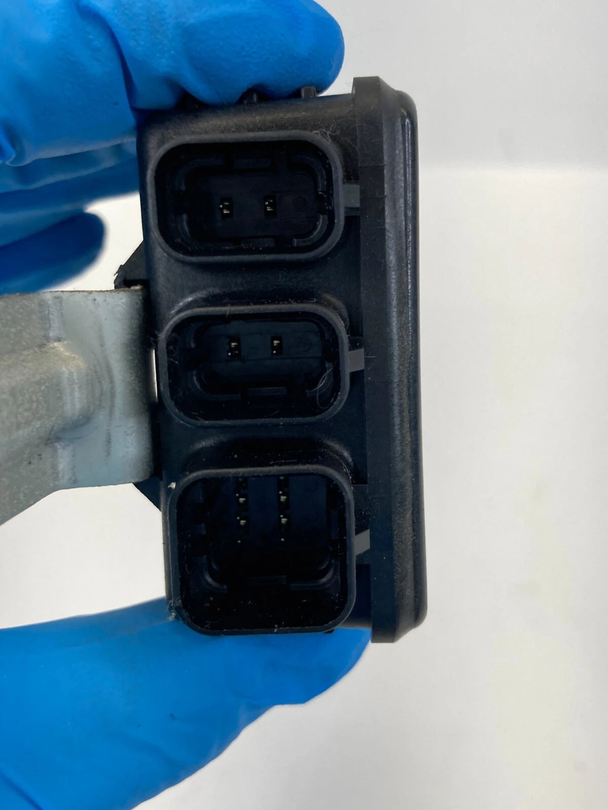 2004-2008 MITSUBISHI GALANT FRONT RIGHT SEAT OCCUPANT CONTROL MODULE 6921A043